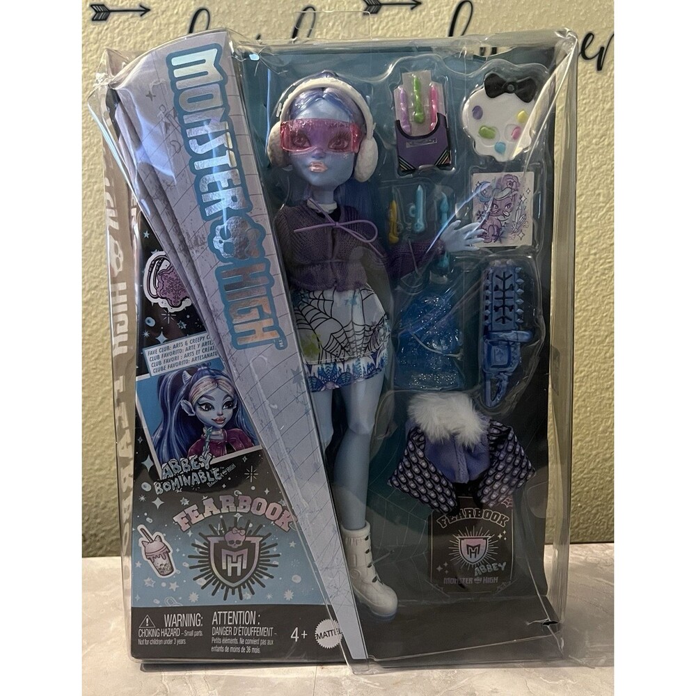 Monster High Fearbook Abbey Bominable Fashion Doll w/Jacket + Accessories READ